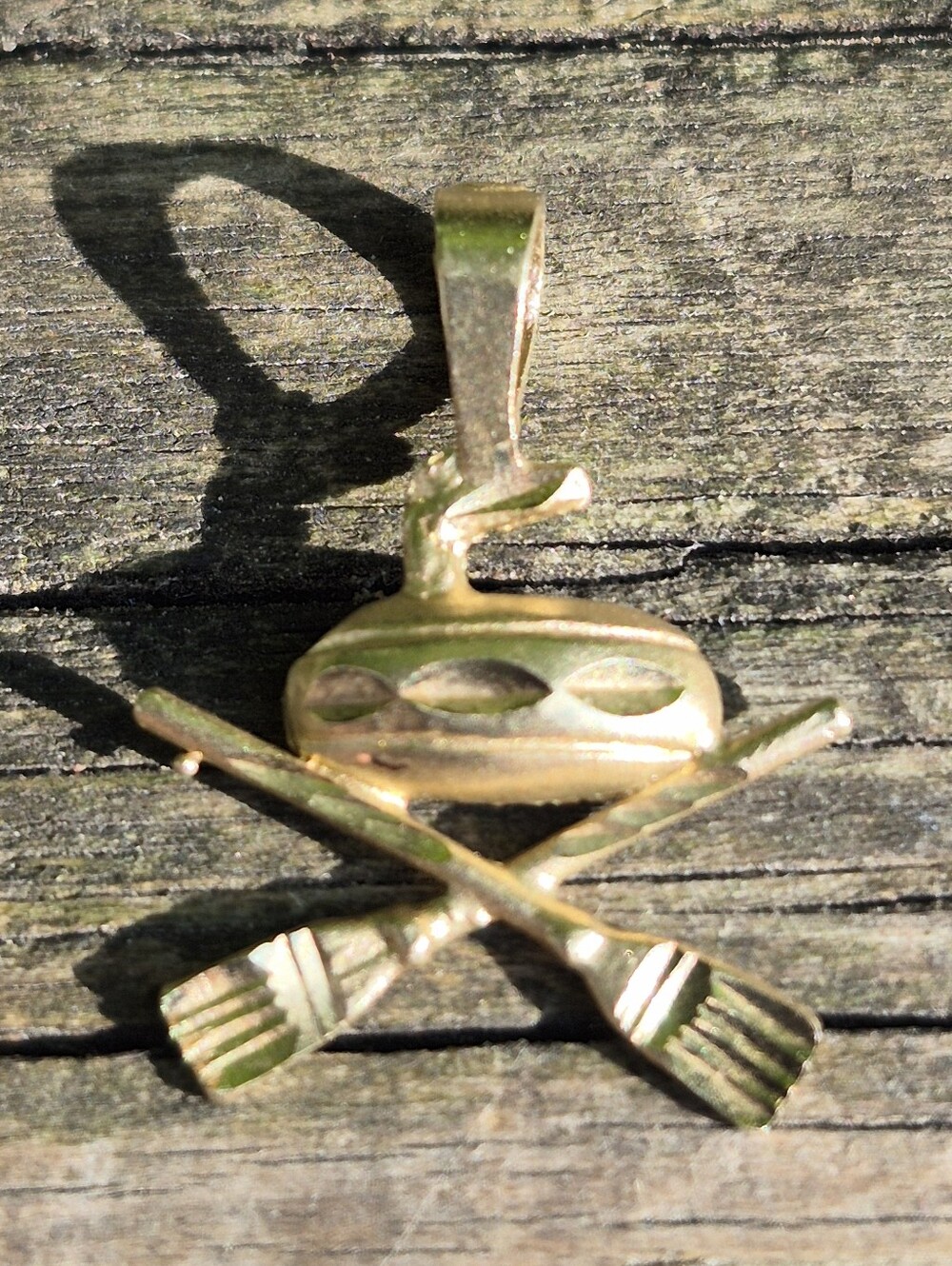 10 karet Gold Curling Pendant